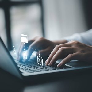 man-typing-laptop-01